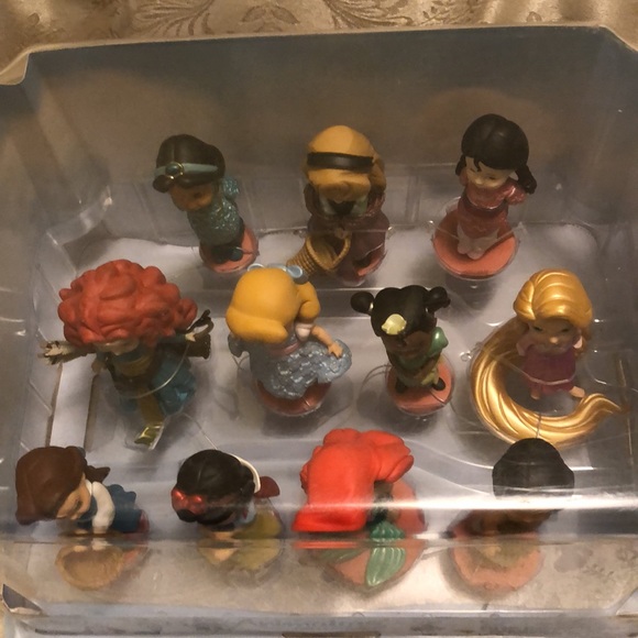 DISNEY ANIMATOR’S COLLECTION DELUXE FIGURINE PLAY SET -  11 Piece Keepsake - Picture 2 of 6